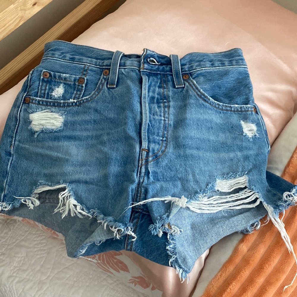 LEVIS JEAN SHORTS